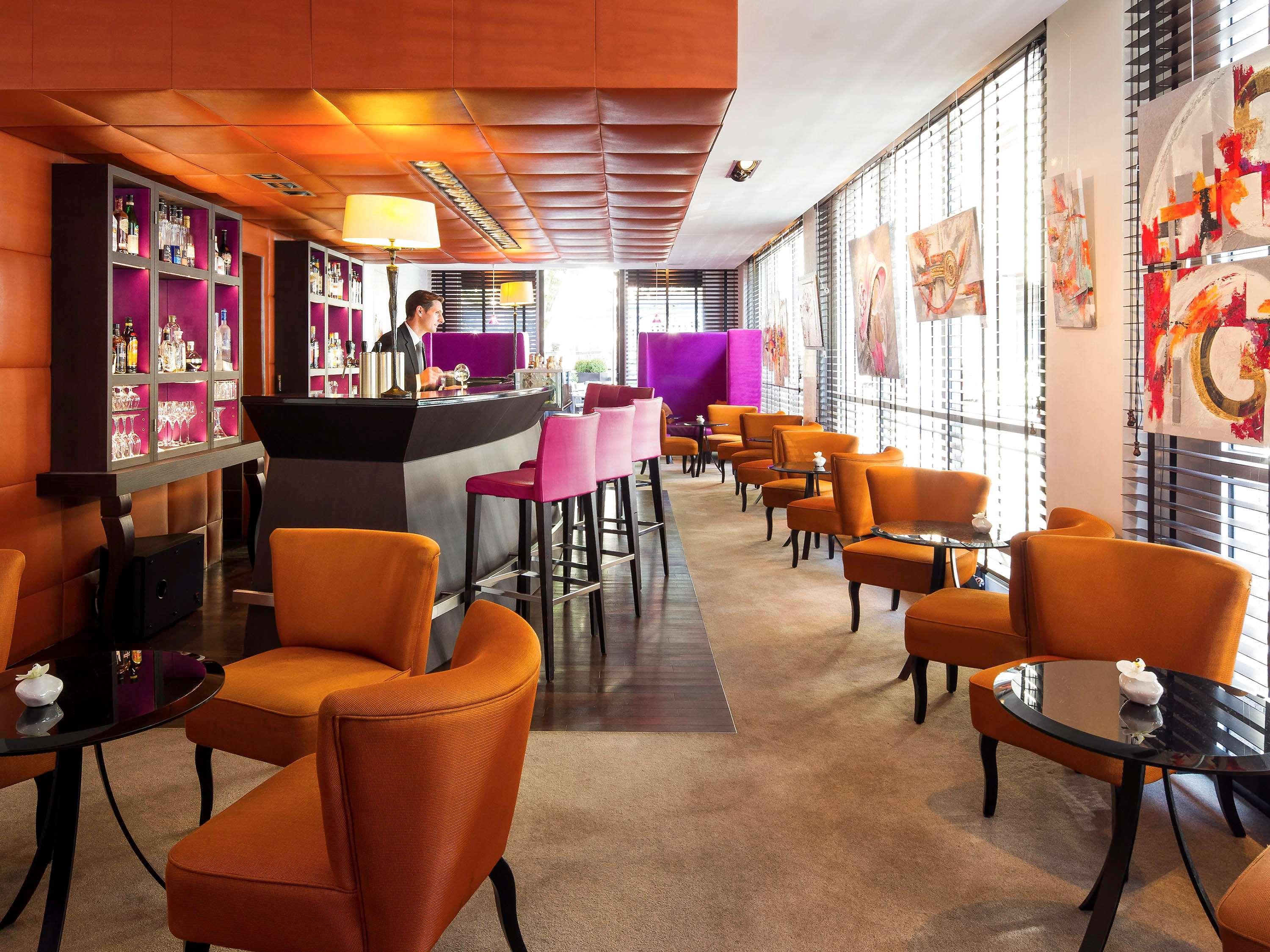 Sofitel Strasbourg Grande Ile Hotel Exterior photo The bar at the hotel